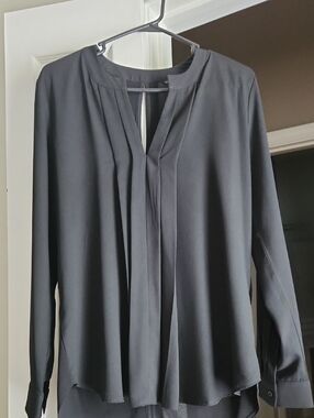 Ann Taylor Women’s Black Pleated Long-Sleeve Blouse